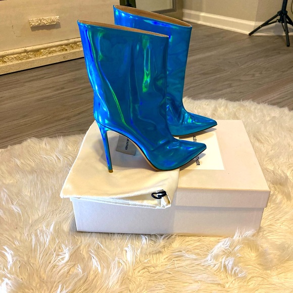 Alexandre Vauthier's Alex’s blue hologram ankle boots - Picture 10 of 10